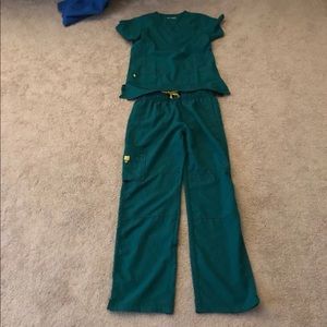 Wonder wink scrub set